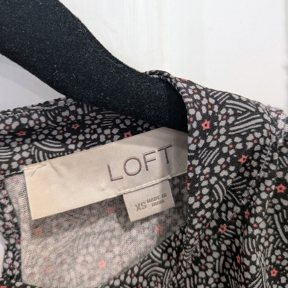 LOFT Long Sleeve Flowy Blouse | Xsmall - Picture 3 of 3